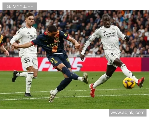 皇马与巴黎精彩对决录像回放全程回顾与分析 皇马与巴黎精彩对决录像回放全程回顾与分析